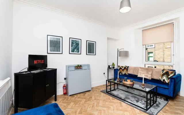2 Bedroom Apartment-free Parking