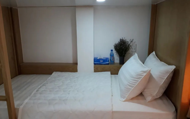 Phuong Van Hotel