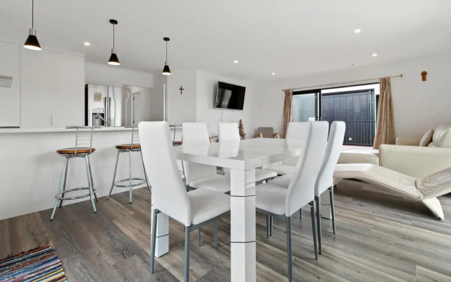 Sandy Shores - Waihi Beach Holiday Home
