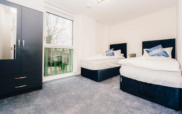LUX Riverside Duplex Masionette By LCY Excel