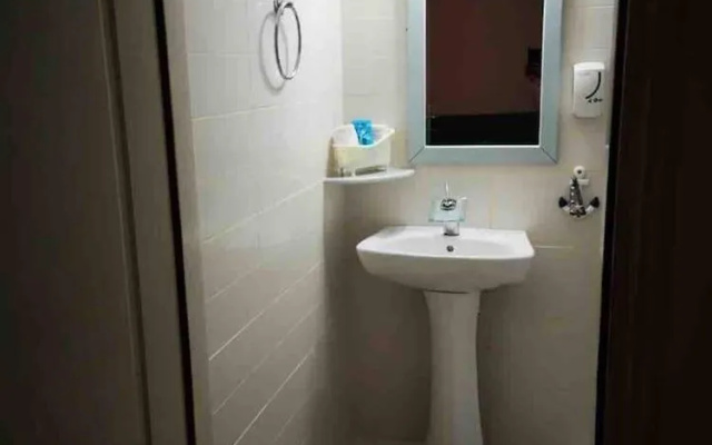 Grande Grotta Studios - Sleeps 8 - Free Parking