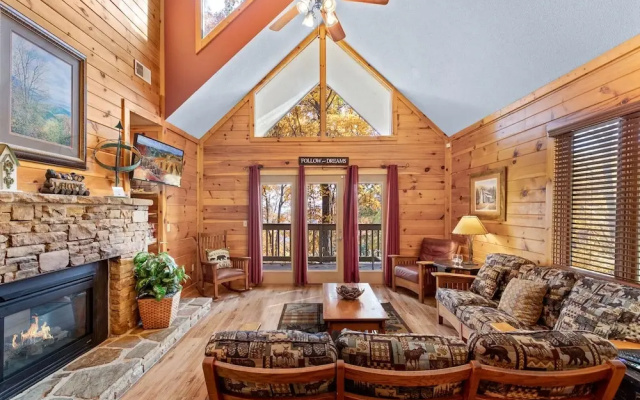 Bear Crossing Cabin by Jackson Mountain Rentals
