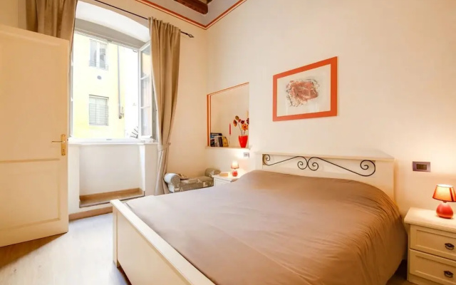Mansion in Lucca Near Via Fillungo