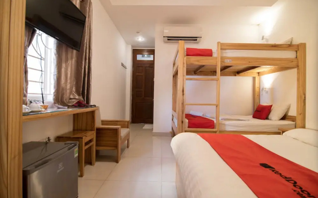 RedDoorz @ Bui Vien Walking Street - Hostel