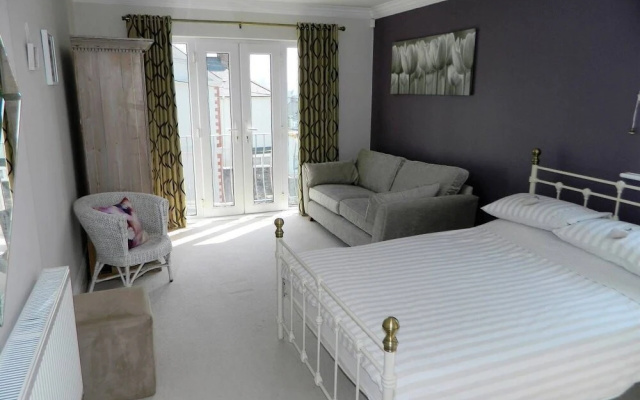 Period Home - Charming Features - 1 Mile From Hoe