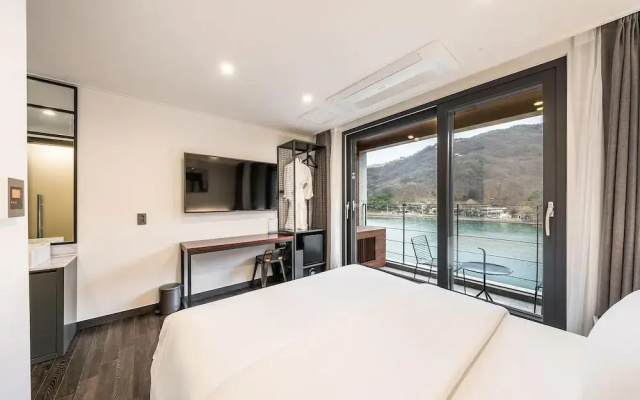 Namyangju Reina Hotel(남양주 레이나 호텔)