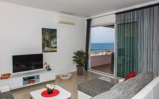 Beautiful Apartment in Okrug Gornji With 2 Bedrooms and Wifi