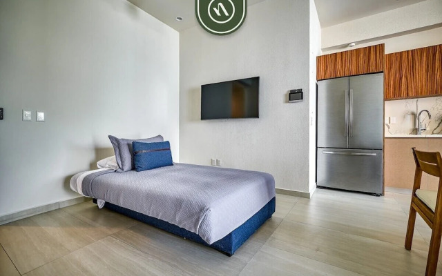 New 1 BR Condo With Amazing Rooftop Pool - Jacuzzi