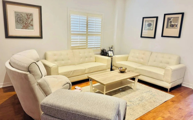 Full House 6 Bedrms, 7 Beds, 3 Bath Airport