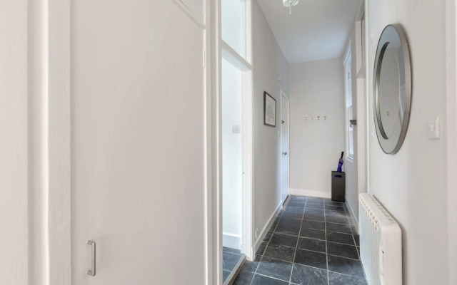 Grassmarket Modern Two Bedroom Flat