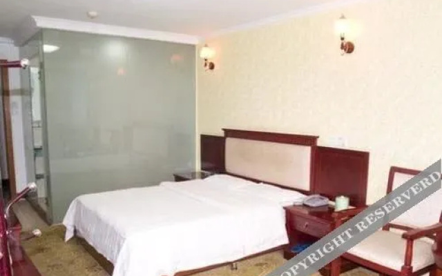 Sanyang Hotel(深圳三阳酒店（深圳双龙地铁站店）)