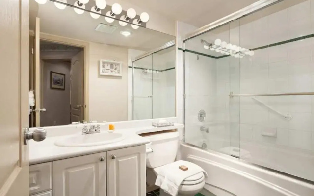 ResortQuest at The Town Plaza Suites