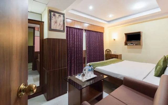 OYO 794 Hotel East Palace