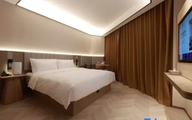 Starway Hotel (Yining Administrative Service Center State Museum)