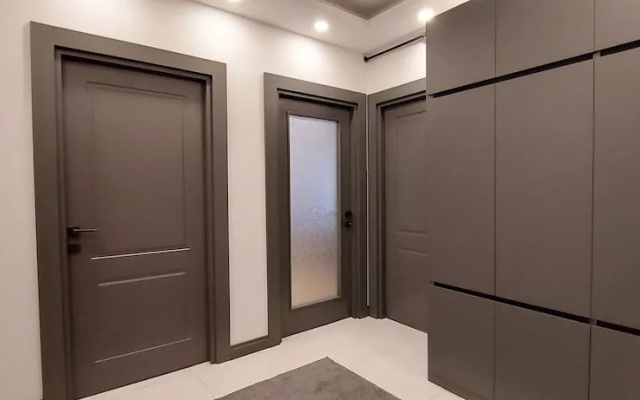 Professionally Maintained Spacious New Suites 2-2