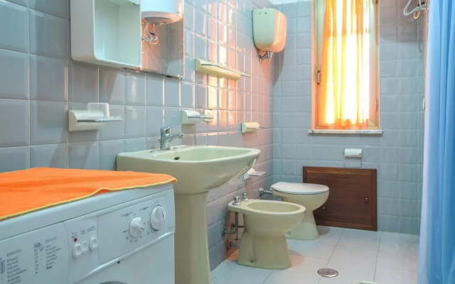 Amazing Apartment in Porto Salvo With 2 Bedrooms