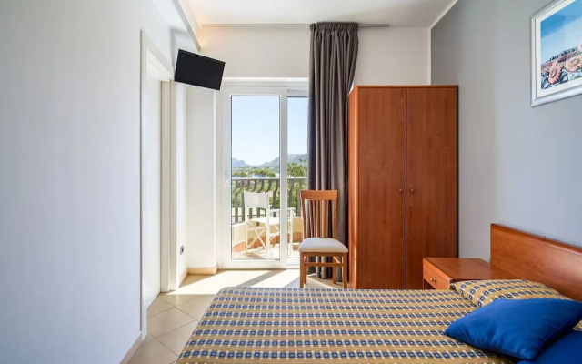 Carlton Riviera