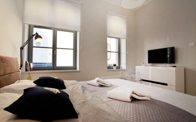 Golden Sun Apartments-Port