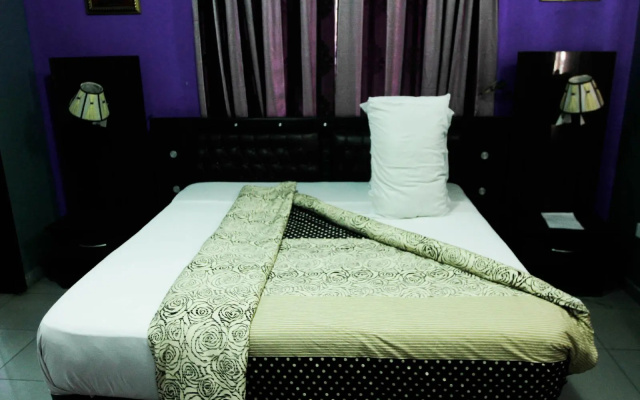 Crownedge Hotel