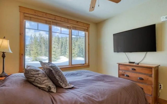 Private Family Friendly 2 Bedroom Townhome Located in East Keystone With Access to Free Shuttle Service
