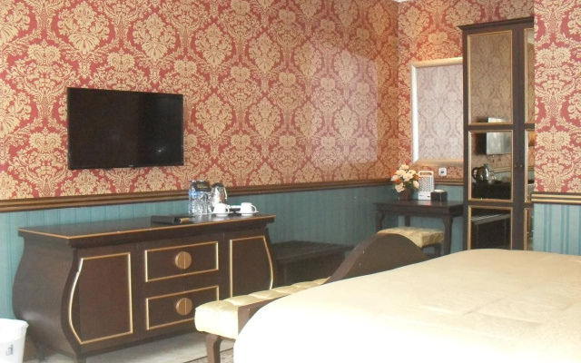 Liz Palace Inn