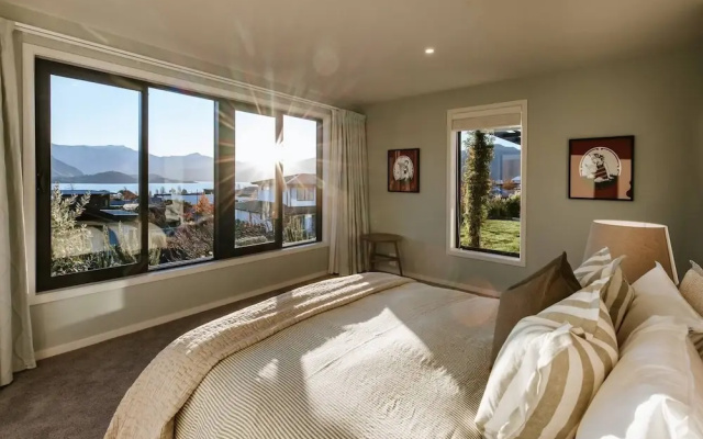 Te Moana - Lake Views - Sleeps 7