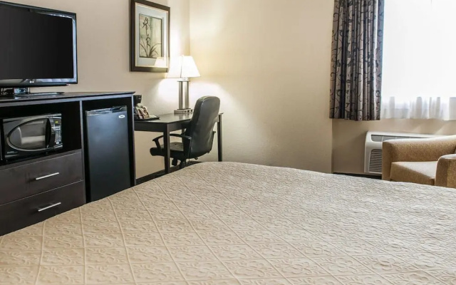 Quality Inn & Suites  Mattoon Area