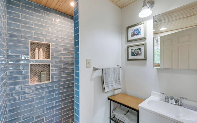 Charming Stonington Studio w/ Ocean Views!