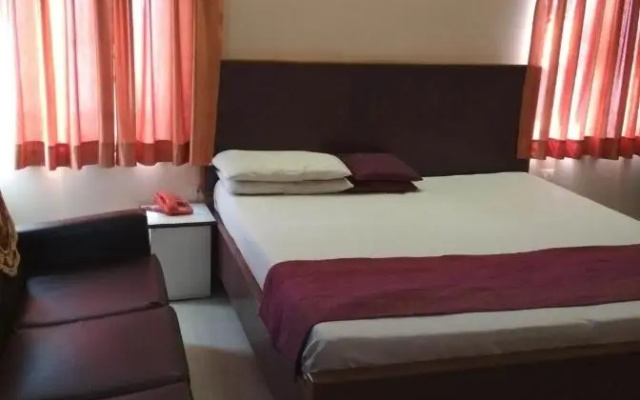 Hotel Aarjee Crescent