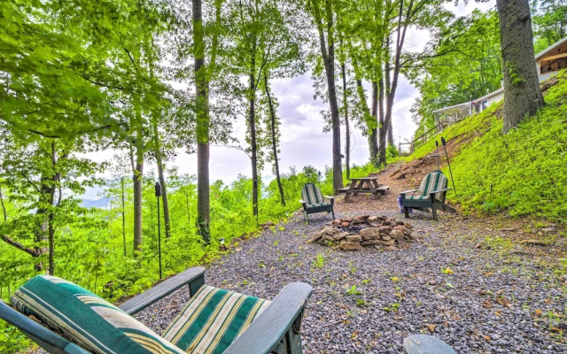 Mtn Treehouse w/ Fire Pit, Breathtaking Views