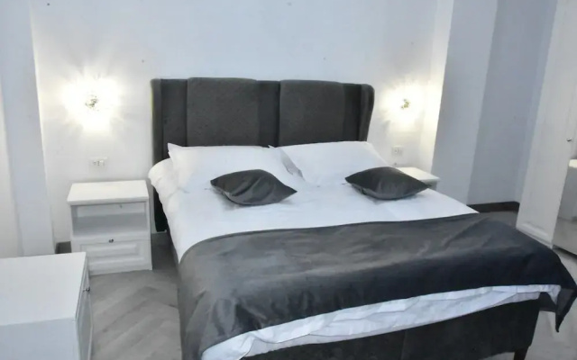 Hotel Monica