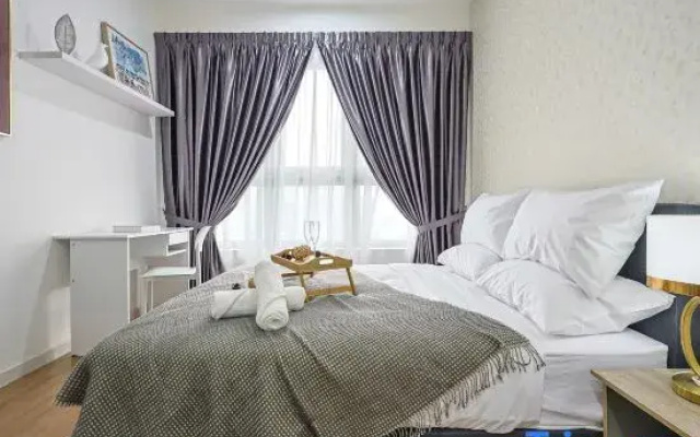 Stylish 3BR M Vertica Walk to MRT & Velocity Mall
