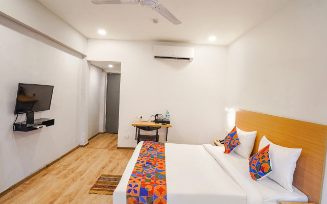FabHotel Santosh Palace