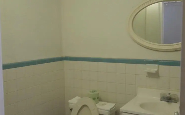 Sunshine Inn & Suites