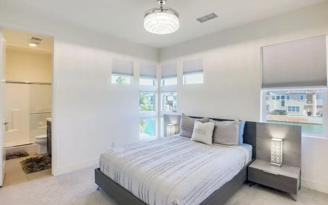 Lake & Mountain Views: Indio Oasis w/ Pool