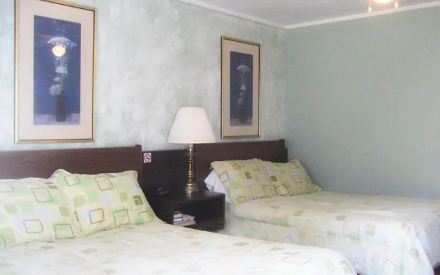 45th Parallel Motel
