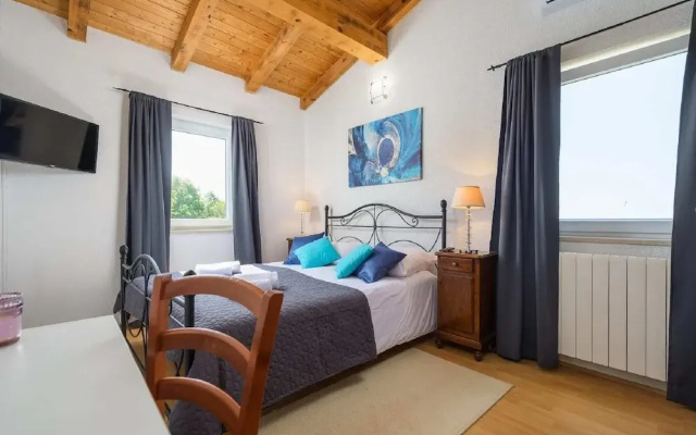 Charming Holiday Home With Pool and sea View