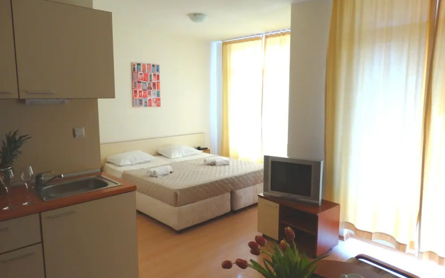 Rainbow 2 Apartments by Sandapart