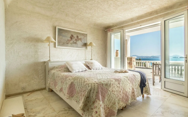 Luxury Villa with Jacuzzi in Les Issambres
