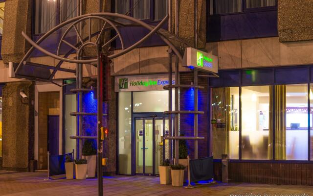 Отель Holiday Inn Express Bristol City Centre вид на фасад