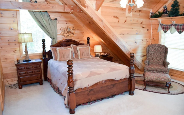 PAPA BEAR'S DEN - 5 Br Cabin