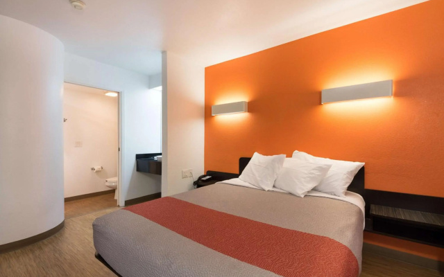 Motel 6 Dallas, TX - Northeast