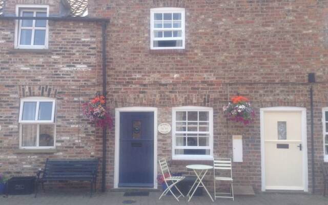 Отель Orillia House B&B & Holiday Cottages вид на фасад