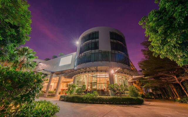 Отель Deevana Plaza Phuket вид на фасад