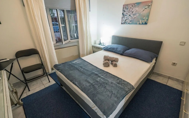 Marina Apartment in Nikea