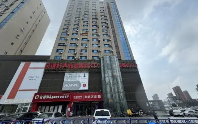 R825 Themed E-sports Apartment (Shenbei University Town)