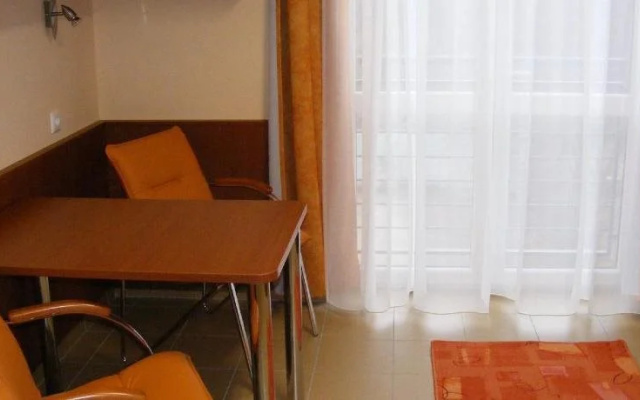 Study K M Hotel
