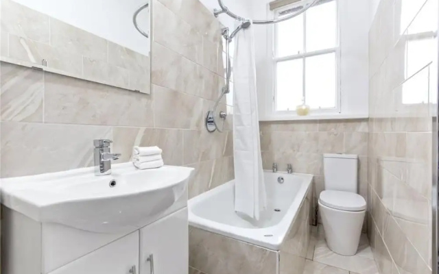 5 Bedroom Flat With Great Views In Bruntsfield
