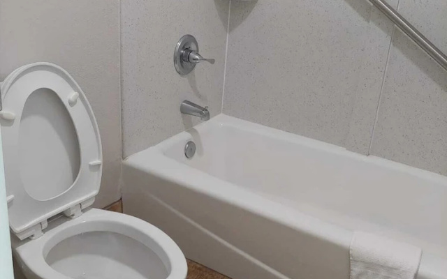 Budgetel Inn & Suites