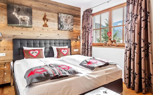 Unique & Exclusively Furnished Chalet near Ski Lift